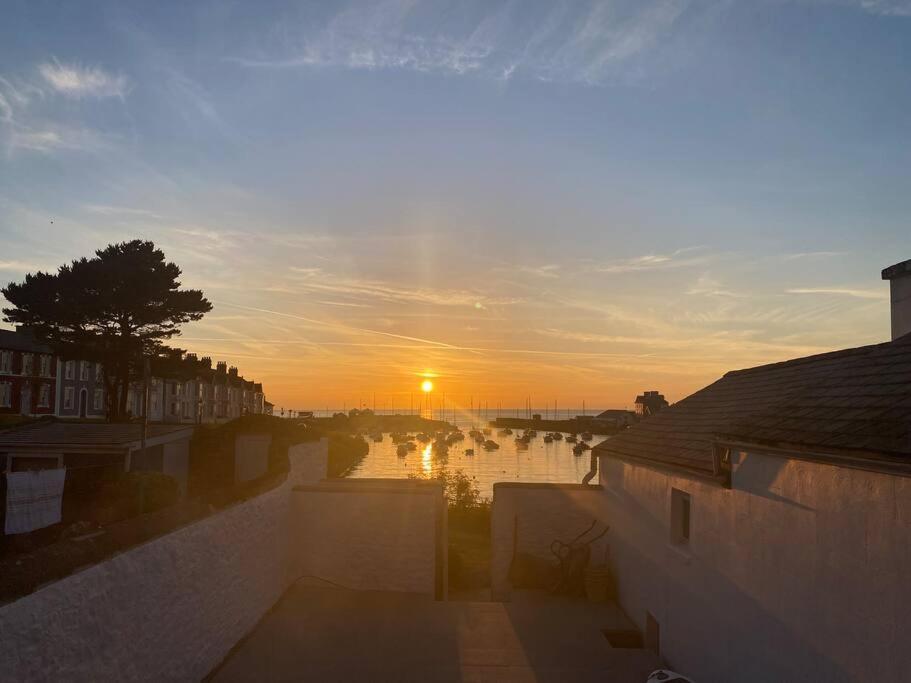 Aberaeron Island House - Panoramic Harbour Views 빌라 외부 사진
